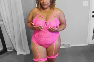 Available NOW For Sum 🍌HARD WHITE COCK - Image 10